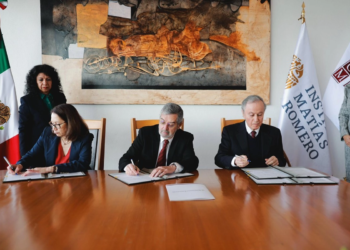 Sheinbaum confirma salida de Juan Ramón de la Fuente y propone a Roberto Velasco para la Cancillería