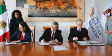 Sheinbaum confirma salida de Juan Ramón de la Fuente y propone a Roberto Velasco para la Cancillería