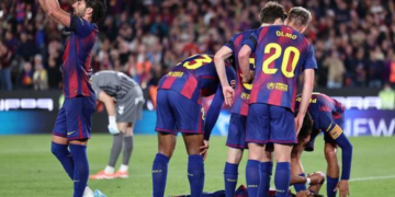 Lamine Yamal marca en la victoria del Barcelona sobre el Celta, pero sale lesionado