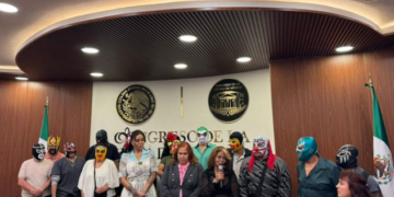 Congreso CDMX busca pensión vitalicia para luchadores y luchadoras en el retiro