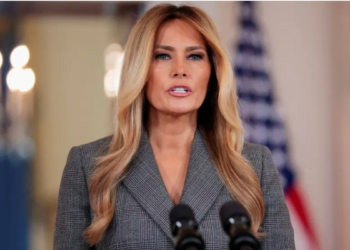 Melania Trump Pide al Congreso Audiencias Públicas para Víctimas de Epstein