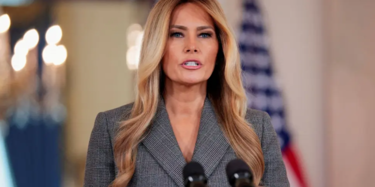 Melania Trump Pide al Congreso Audiencias Públicas para Víctimas de Epstein