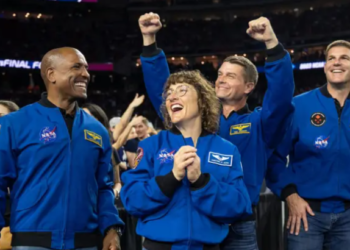 Artemis II: quiénes son los 4 astronautas que viajan a la Luna en la histórica misión de la NASA (y qué artículos personales llevan con ellos)