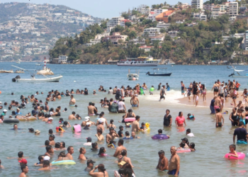 Playas de Acapulco registran lleno total en Sábado de Gloria