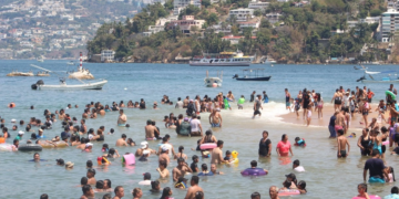 Playas de Acapulco registran lleno total en Sábado de Gloria