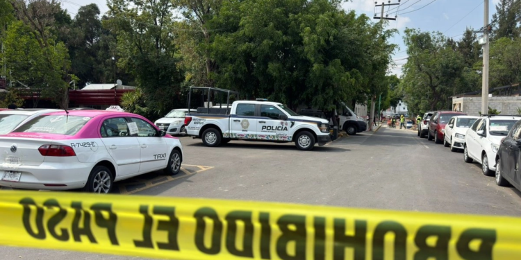 Vecinos bloquean Avenida Cuauhtémoc en protesta por megaproyecto inmobiliario en Benito Juárez