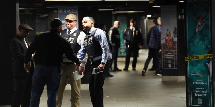 Hombre con machete es abatido tras herir a 3 personas en estación Grand Central en NY