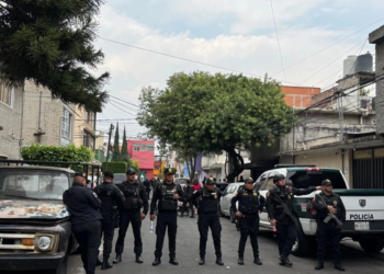 Intentan linchar a sujeto que hirió con un machete a niño de 4 años en Álvaro Obregón, policía lo detiene