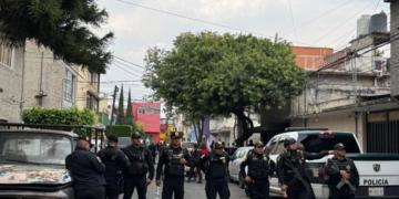 Intentan linchar a sujeto que hirió con un machete a niño de 4 años en Álvaro Obregón, policía lo detiene