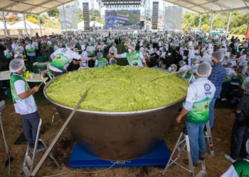 Rompen récord Guinness con el guacamole más grande del mundo