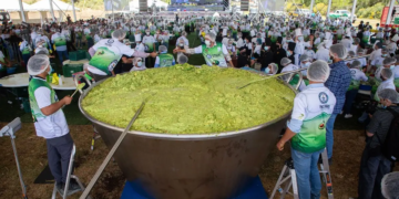 Rompen récord Guinness con el guacamole más grande del mundo