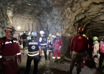 Buzos y brigadistas ingresarán a la veta Santa Fe a buscar a los mineros atrapados