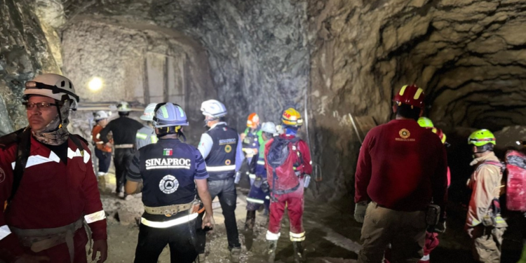 Buzos y brigadistas ingresarán a la veta Santa Fe a buscar a los mineros atrapados