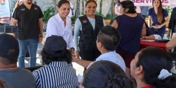 COMPARTE ANA PATY PERALTA SERVICIOS DE SALUD CON VECINOS DE CIUDAD NATURA