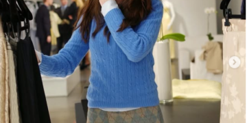 Anne Hathaway revela quién se robó el suéter azul cerúleo de ‘El diablo viste a la moda’