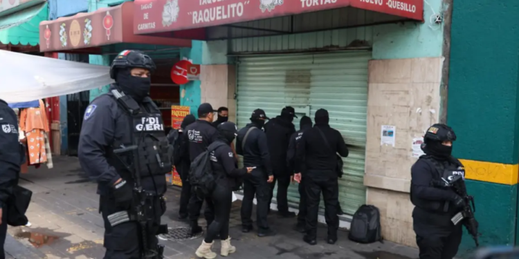 Cateo en taquería “Raquelito” de la Guerrero deja tres detenidos por presuntos delitos de drogas
