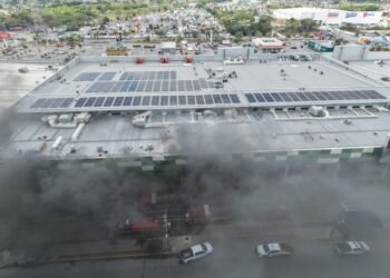 INCENDIO EN PLAZA DE CANCÚN