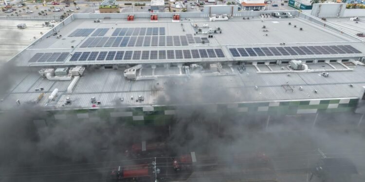 INCENDIO EN PLAZA DE CANCÚN