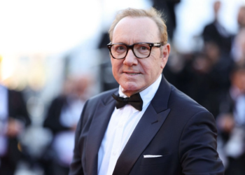 Kevin Spacey aparece en la alfombra roja de Cannes tras librar juicios por agresiones sexuales