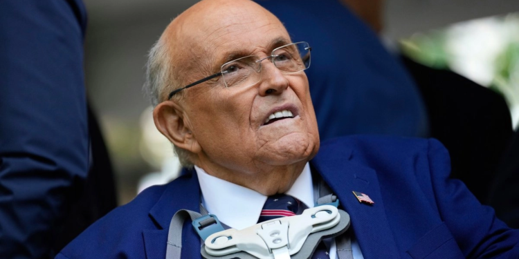 Rudy Giuliani, ex alcalde de Nueva York, hospitalizado en estado crítico pero estable