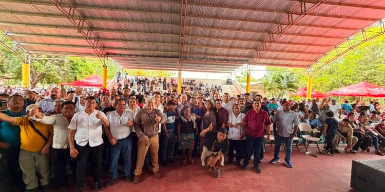 Entre lluvia y convicción, Rafa Marín llama a fortalecer los valores de la transformación desde el sur de Quintana Roo