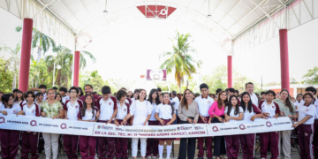 RESALTA ANA PATY PERALTA Y MARA LEZAMA CUMPLIMIENTO A LA EDUCACIÓN CON DOMO EN LA SECUNDARIA TÉCNICA No. 11