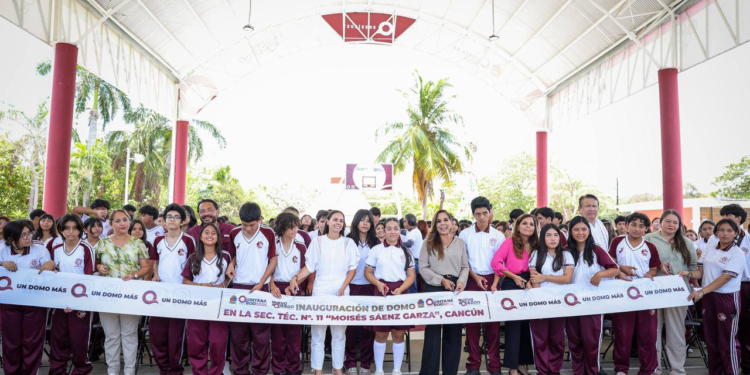 RESALTA ANA PATY PERALTA Y MARA LEZAMA CUMPLIMIENTO A LA EDUCACIÓN CON DOMO EN LA SECUNDARIA TÉCNICA No. 11