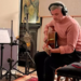 La IA permite que un cantante con párkinson siga creando música