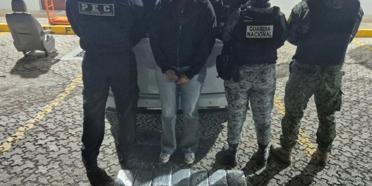Detienen a mujer de EU con más de 59 mil dosis de cocaína