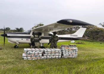 Gabinete de Seguridad decomisa avioneta con 636 kilos de cocaína en Tabasco