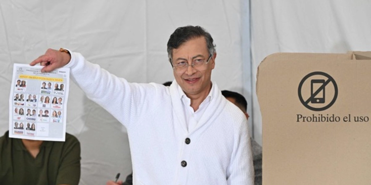 Derechista De La Espriella e izquierdista Cepeda definirán presidencia de Colombia en segunda vuelta
