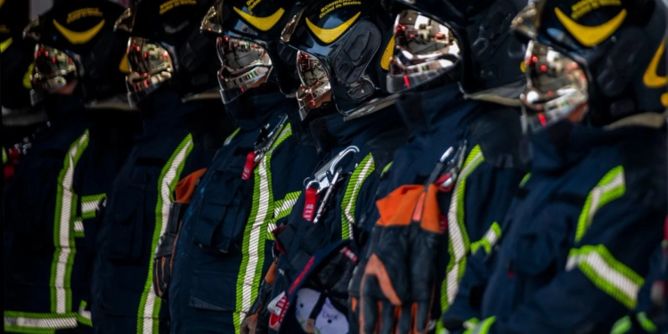 Bomberos de la CDMX estrenan nuevo equipamiento de ultima generación