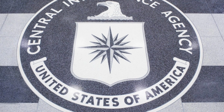 Ex funcionario de la CIA es acusado de robar 300 lingotes de oro