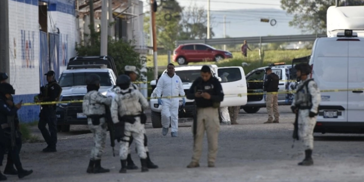 Ataque a agentes de la Fiscalía en Celaya deja un presunto delincuente abatido y un oficial herido