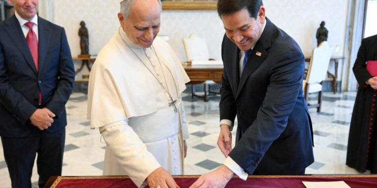 Marco Rubio visita al Papa en busca de recomponer la relación bilateral