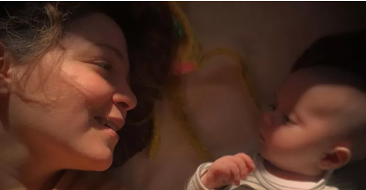 Natalia Lafourcade presenta oficialmente a su bebé para celebrar su primer Día de las madres