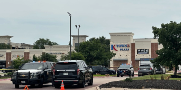 Tiroteo en centro comercial al norte de Dallas deja dos muertos y tres heridos