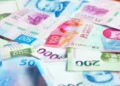 Peso mexicano retrocede levemente frente al dólar por cautela sobre Oriente Medio
