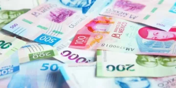 Peso mexicano retrocede levemente frente al dólar por cautela sobre Oriente Medio