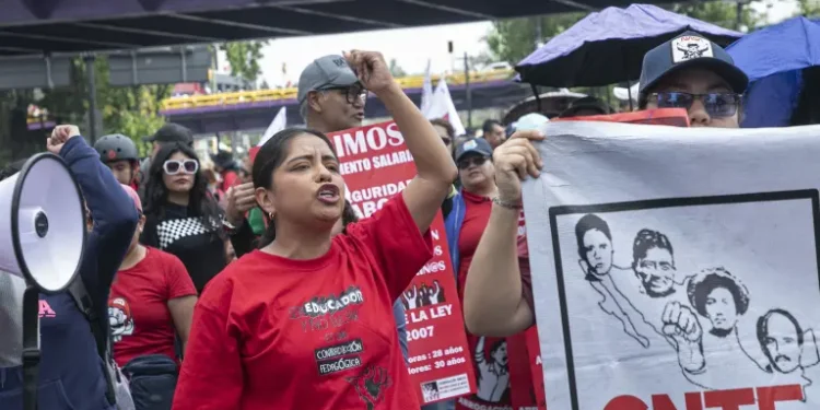 CNTE repliega protestas en CDMX, pero advierte que la lucha continuará