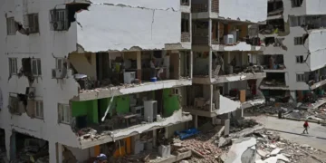 Cifra de muertos por los dos fuertes terremotos en Venezuela sube a 920; hay 50,000 desaparecidos