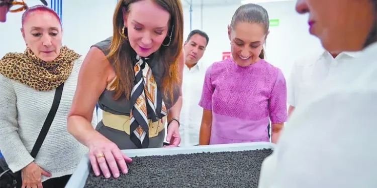 Inauguran planta de moscas contra gusano barrenador