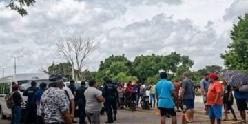 Bloequean carretera federal a Mérida