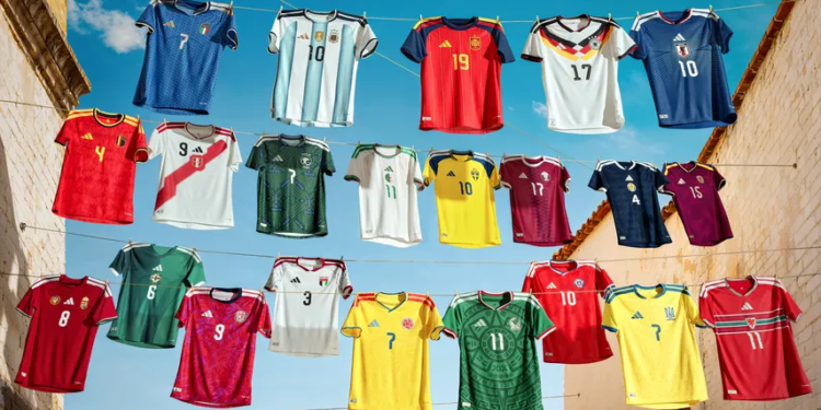 Hong Kong incauta 230 mil productos falsificados; miles de camisetas falsas tenían como destino América