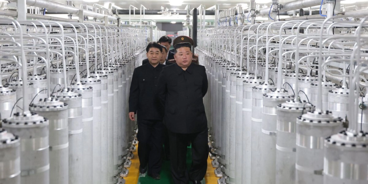 Corea del Norte revela una nueva planta de producción de combustible para bombas nucleares