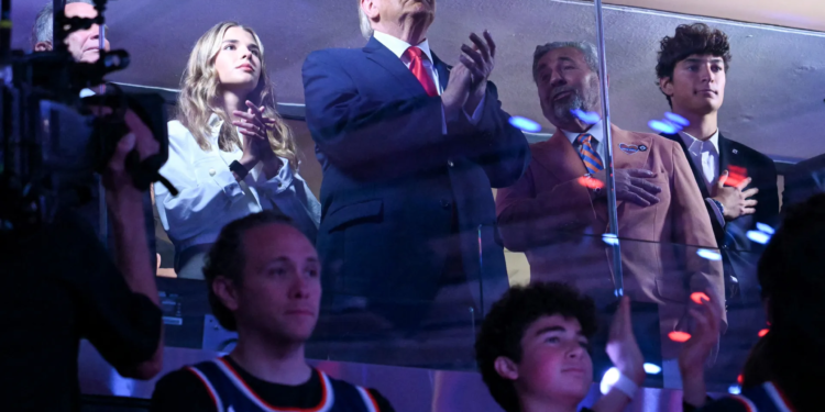 Abuchea multitud a Trump en finales de la NBA
