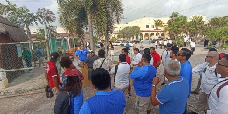 BLOQUEAN PUERTO DE CRUCEROS DE MAHAHUAL