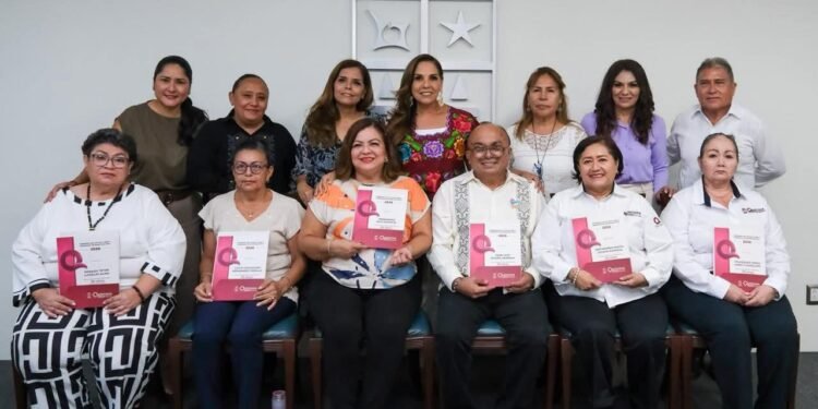 Reconoce Mara Lezama la vocación y trayectoria de 457 servidoras y servidores públicos de Quintana Roo