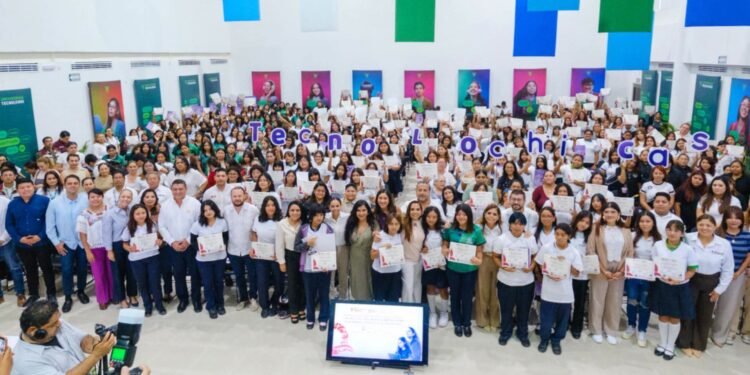 Mil becas para Q.Roo: Mara Lezama