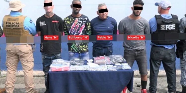 Detienen a cubanos en Cancún